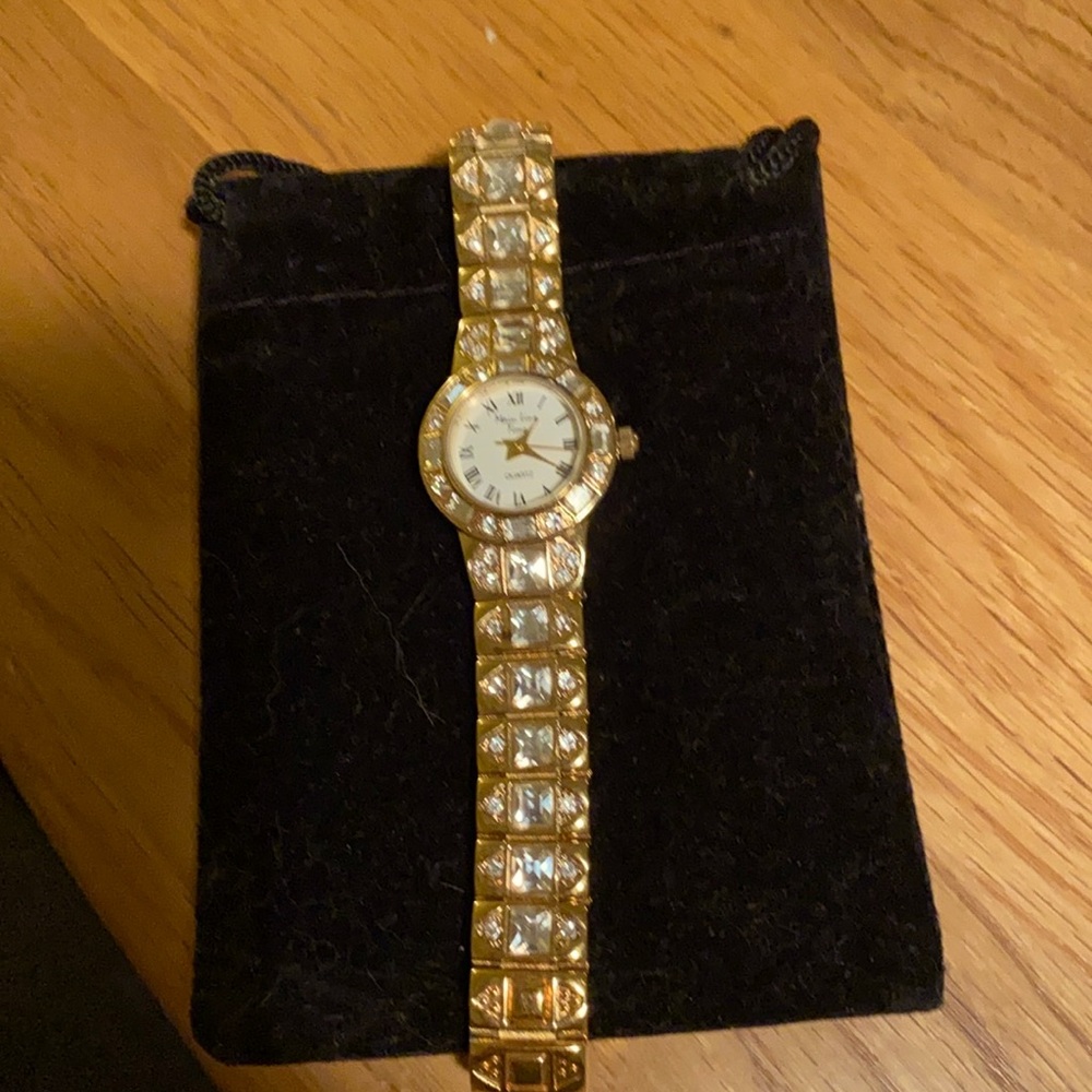 Ladies Watches Fits Wrist 7”